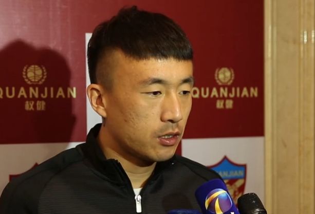 微卷的短发更是衬托出周冬雨独特的气质 《校园传说》发布中文预告片 泰国恐怖故事来袭 2022-07-20 7月20日，由网飞打造的泰国恐怖剧集《校园传说》发布中文版预告片，剧中故事改编自8部恐怖漫画，极富泰国生活气息的恐怖画面让人耳目一新。